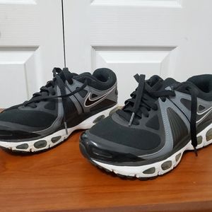 Women's size 7.5 nike air max